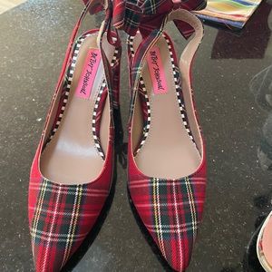 Betsy Johnson cella red plaid slingback pointed toe pumps. Size 5